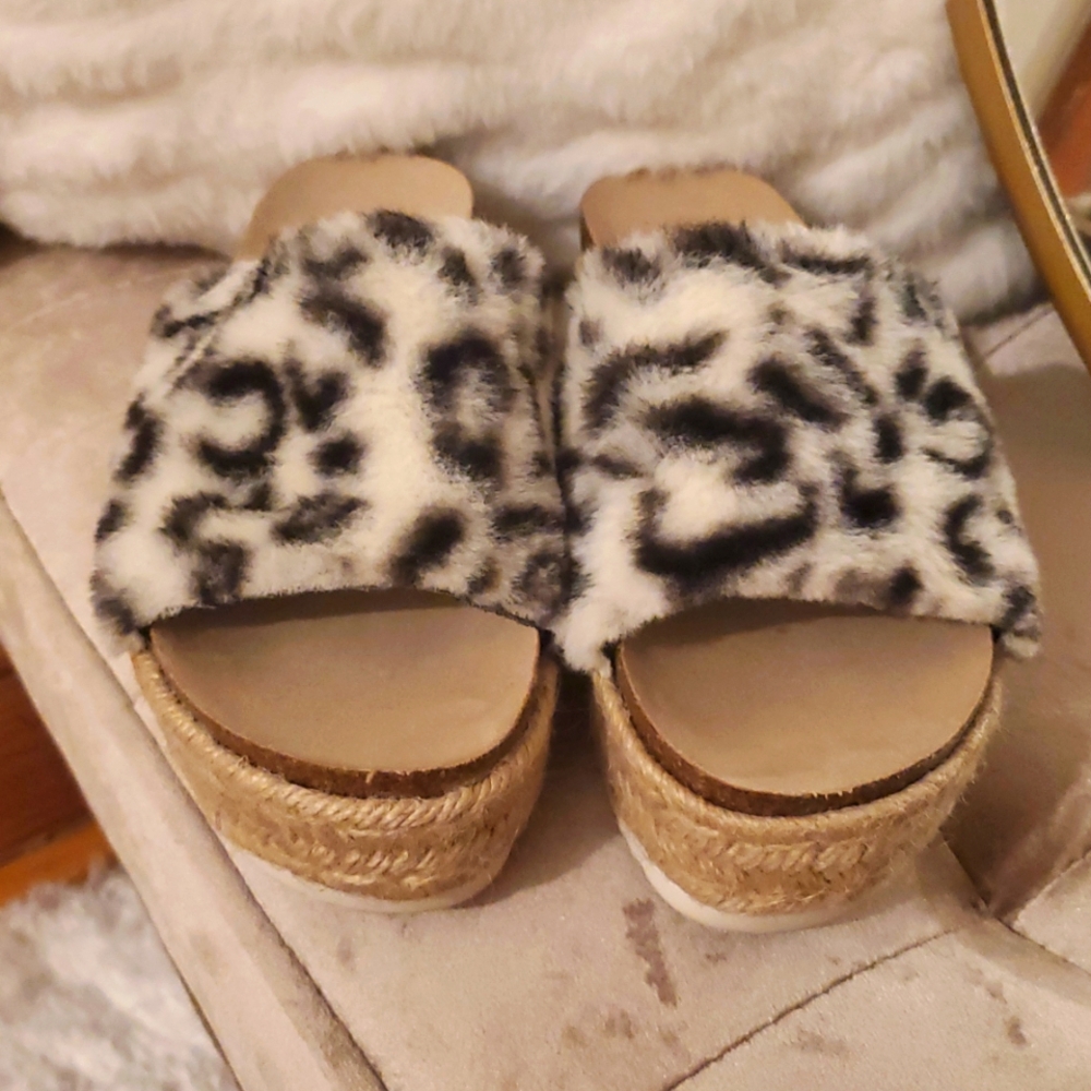 Dolce Vita Women's Faux Fur Leopard Print Platform Sandals - Picture 2 of 8